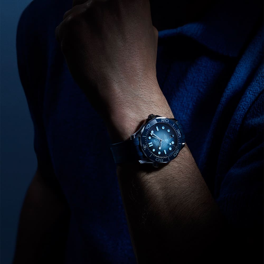 juwelier-weinmayr-omega-summer-blue-diver-300m-210-32.42.20.03.003-1000x1000-3