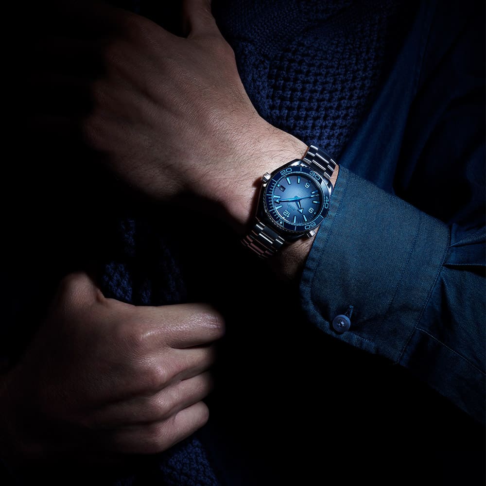 juwelier-weinmayr-omega-summer-blue-planet-ocean-215-30.40.20.03.002-1000x1000-2