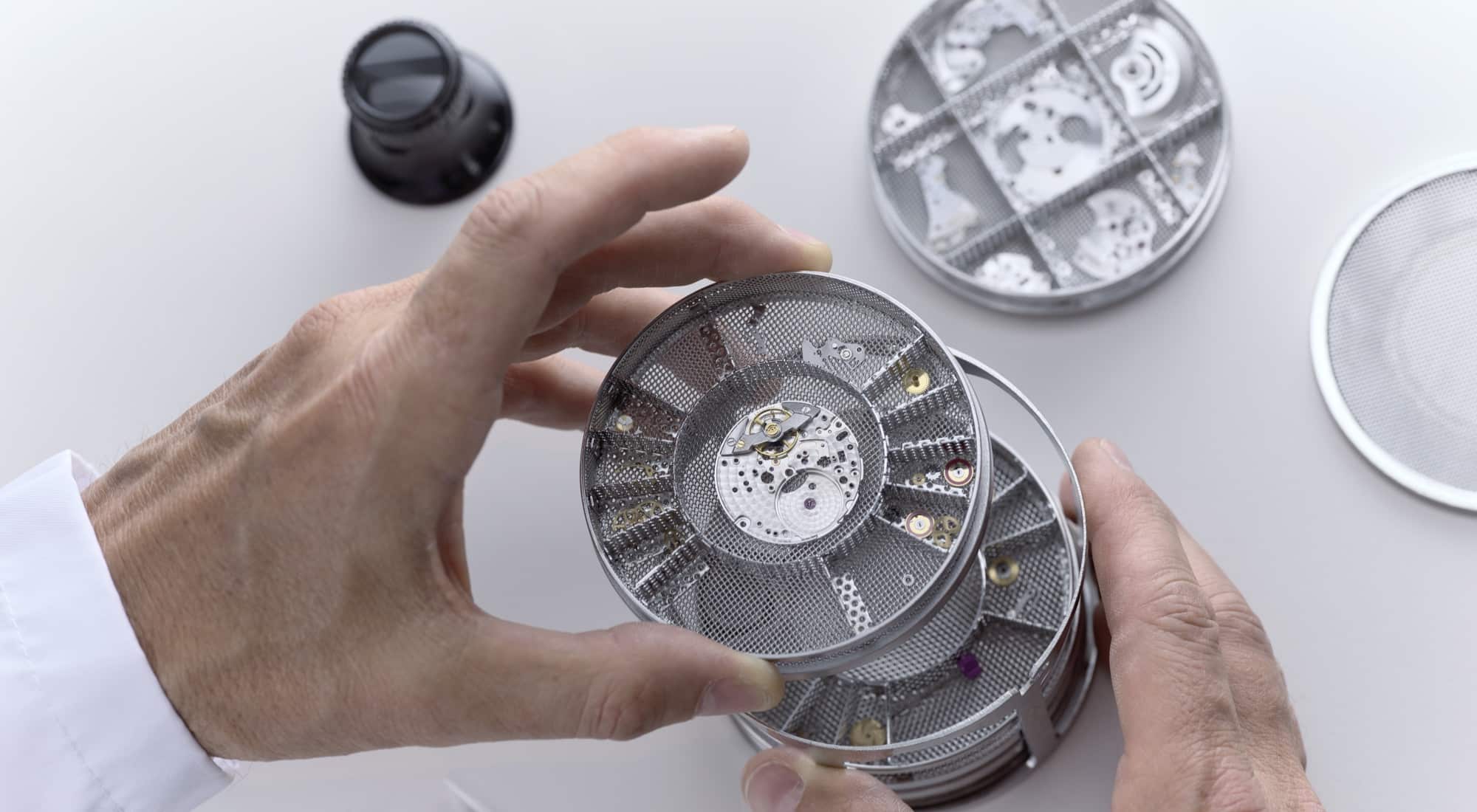 Rolex Wartungsverfahren – Juwelier Weinmayr – Reinigung der Werkbestandteile