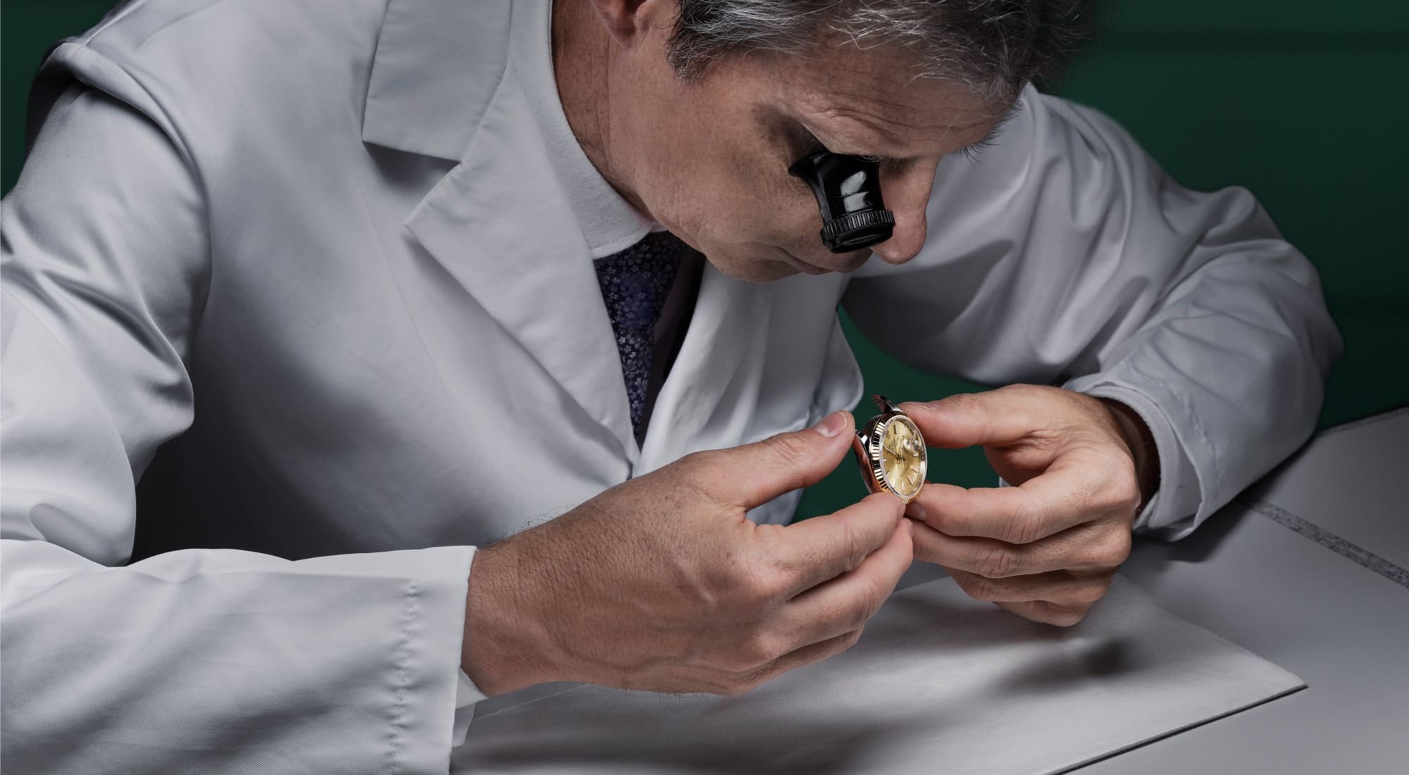 Wartung Ihrer Rolex – Juwelier Weinmayr – Prüfung der Seriennummer